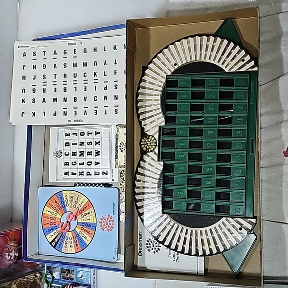 Vintage Wheel Of Fortune 3rd Edition Board Game - Picture 3 of 4
